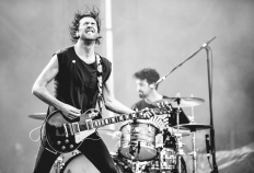 Japandroids tearing up Field Trip 2018